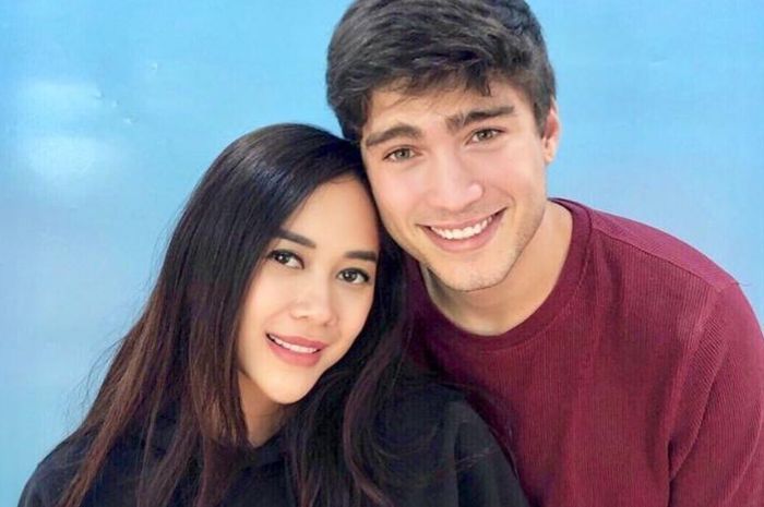 Aura Kasih Nikahi Bule Mualaf, Begini Pengalaman Puasa Pertama sang Suami