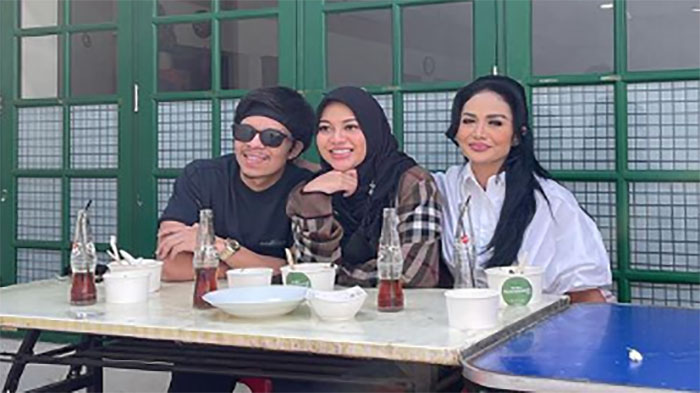 Calon Bayi Perempuan Aurel Hermansyah Nampak Saat USG , Krisdayanti Kaget Lihat Hidung Sang Cucu