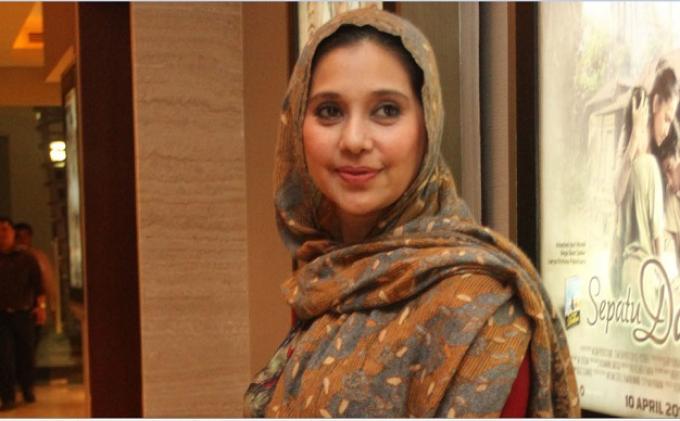 Tetap di Rumah Agar Terhindar dari Virus Corona, Ini yang Dialami Artis Peran Ayu Azhari dan Suami