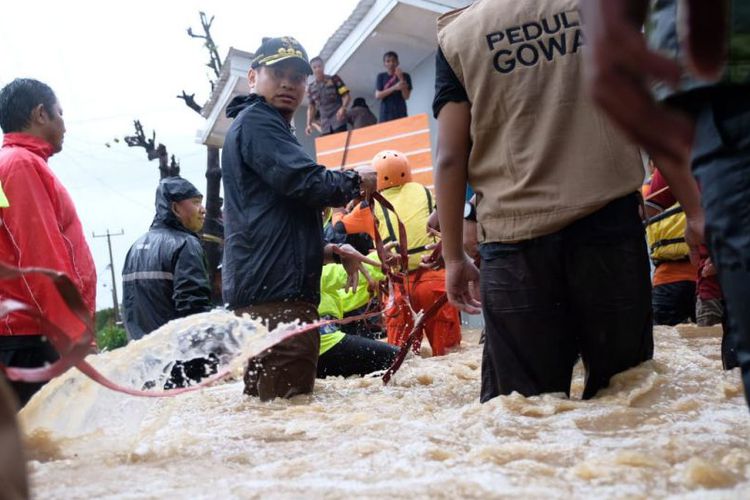 banjir-dan-longsor-di-sulawesi-selatan-ini-korban-jiwa-dan-material-yang-didata-bnpb.jpg