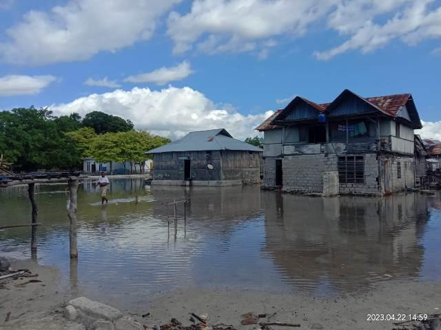 Diterjang Banjir Pesisir, Umat Muslim di Pangabatang Sikka Pasrah Tak Bisa Silaturahmi Lebaran