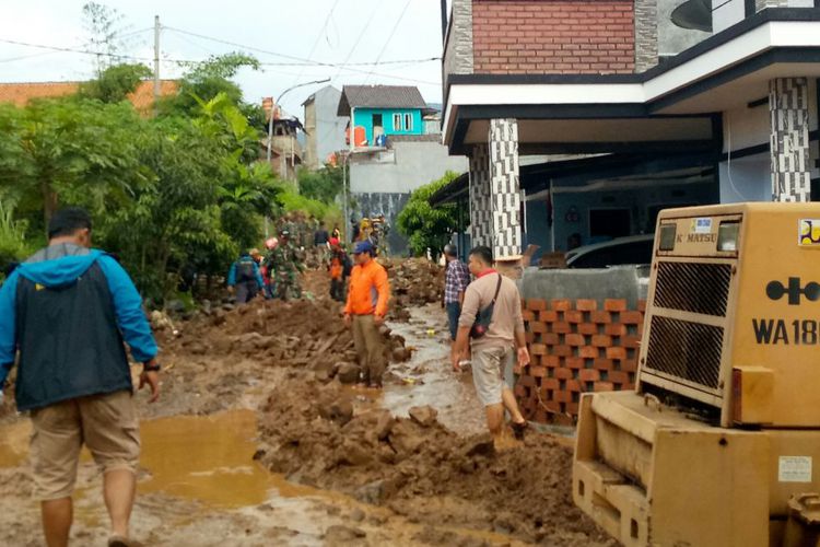 12 Rumah Diterjang Banjir di Kabupaten Bandung, Balita 17 Bulan Jadi Korban