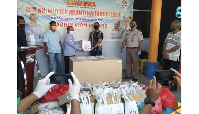 Bantu Masyarakat saat Pandemi Covid-19, Stasiun KPIM Kupang Bagi Ikan Segar