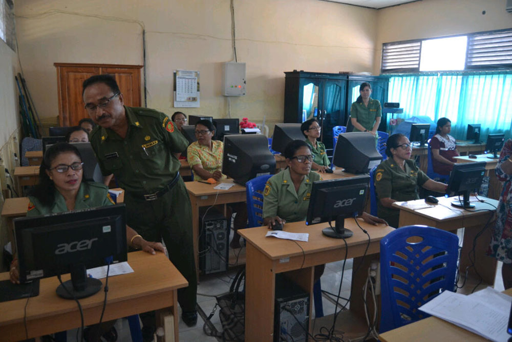 banyak-istilah-asing-dalam-ujian-kompetensi-guru-di-kupang_20151109_142509.jpg
