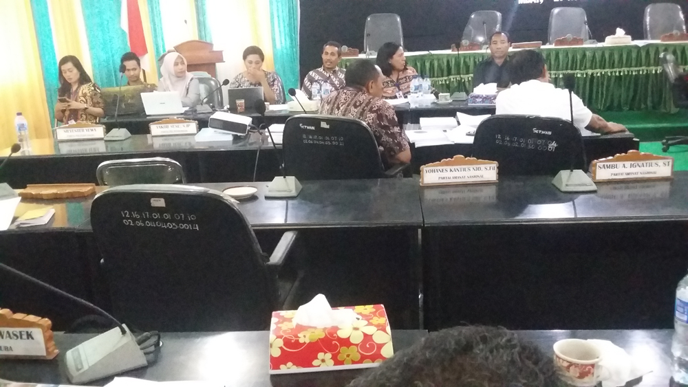 bapen-perda-dprd-nagekeo-bersama-tim-kementerian-hukum-dan-ham-kanwil-ntt_20171208_091223.jpg