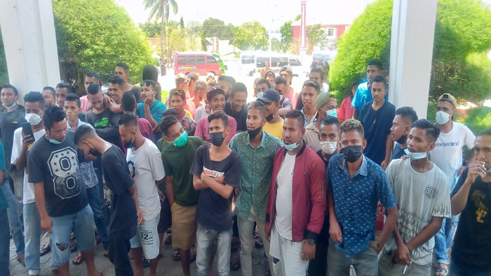 Sopir Angkot di Larantuka Minta Dishub Tertibkan Aktivitas Bus di Terminal Bayangan