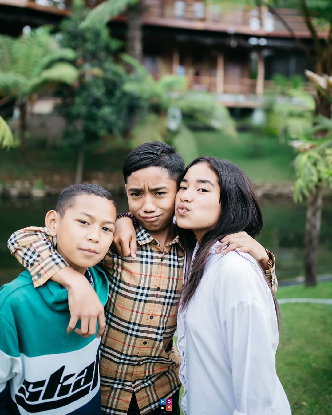 Sang Kakak di Kampung Serderhana, Betrand Peto Begelimang Harta Hingga Pakai Brang Branded Mahal