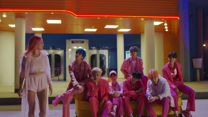 Sering Salah Koreografi, Halsey Curhat Soal Perlakuan Jungkook & J-Hope BTS Padanya