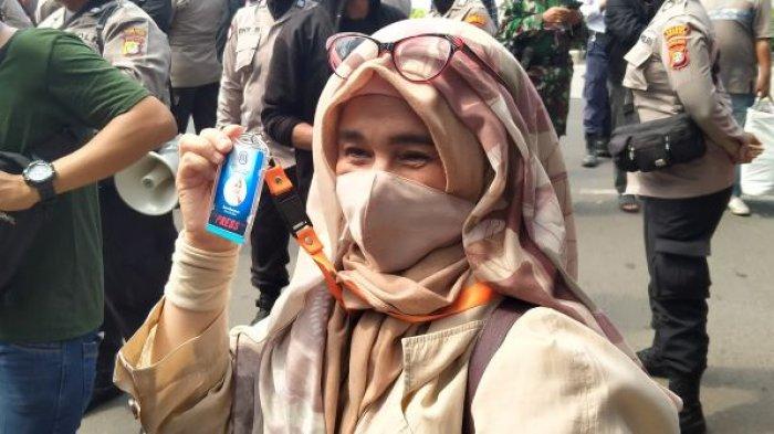 bikin-heboh-neno-warisman-hadir-di-persidangan-rizieq-shihab.jpg