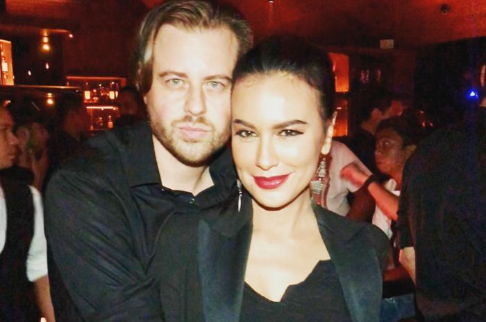 Lepas dari Ariel NOAH, Sophia Latjuba Kini Gaet Bule Ganteng yang Tak Kalah Keren, Pacar atau Suami?