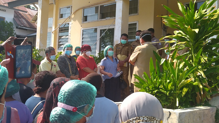 breaking-news-puluhan-tenaga-kesehatan-di-rsud-wz-johannes-kupang-demonstrasi-ke-manajemen.jpg
