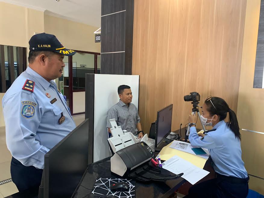 Dekan Universitas Pertahanan RI Belu Kunjung ke Imigrasi Sekaligus Urus Paspor