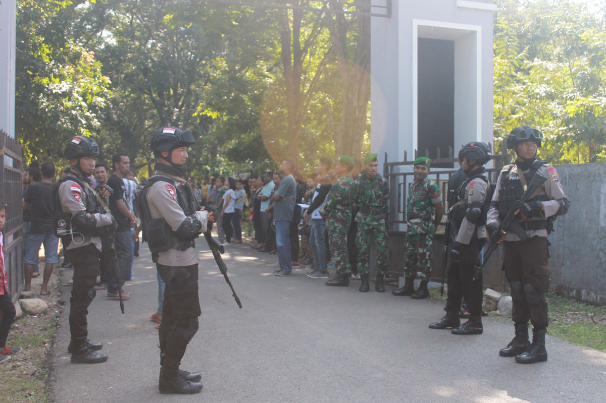 brimob-jaga-perayaan-paskah_20170414_170333.jpg