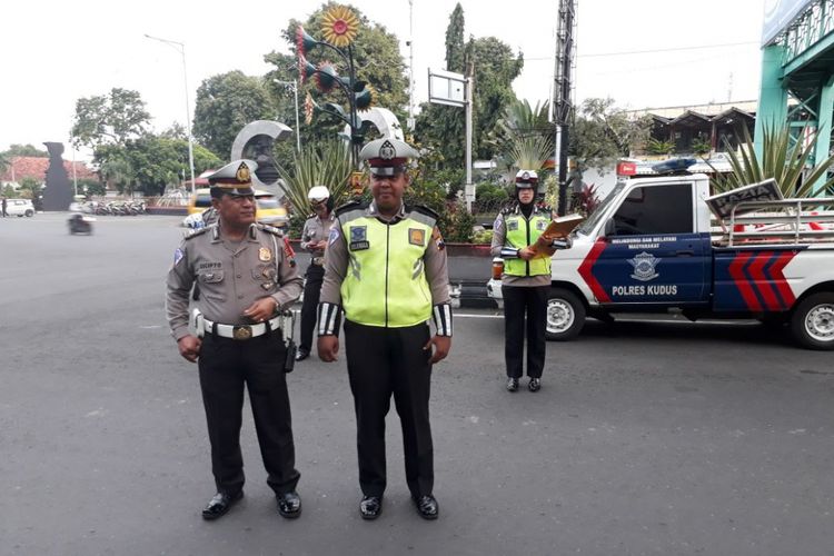 Kisah Briptu Erlangga dari Kudus yang Digigit Emak-emak