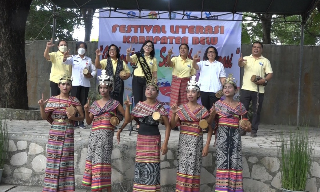 bunda-literasi-ny-dra-freny-taolin-sumantri-be.jpg
