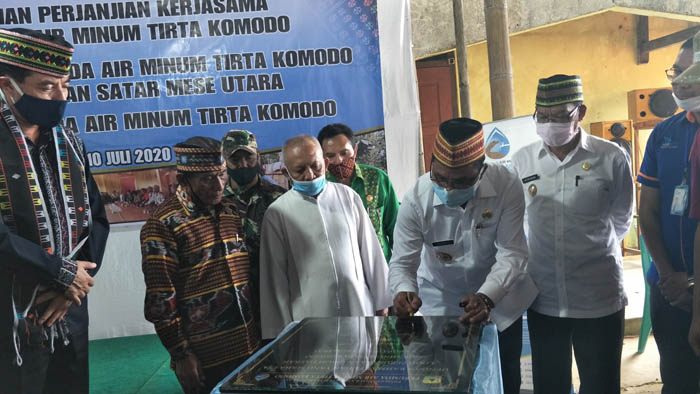 bupati-deno-resmikan-air-minum-perumda-tirta-komodo-di-ikk-satar-mese-utara-langke-majok.jpg