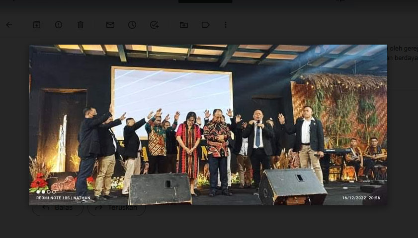 bupati-kabupaten-sumba-barat-yohanis-dade-sh-menghadiri-acara-natal-bersama.jpg