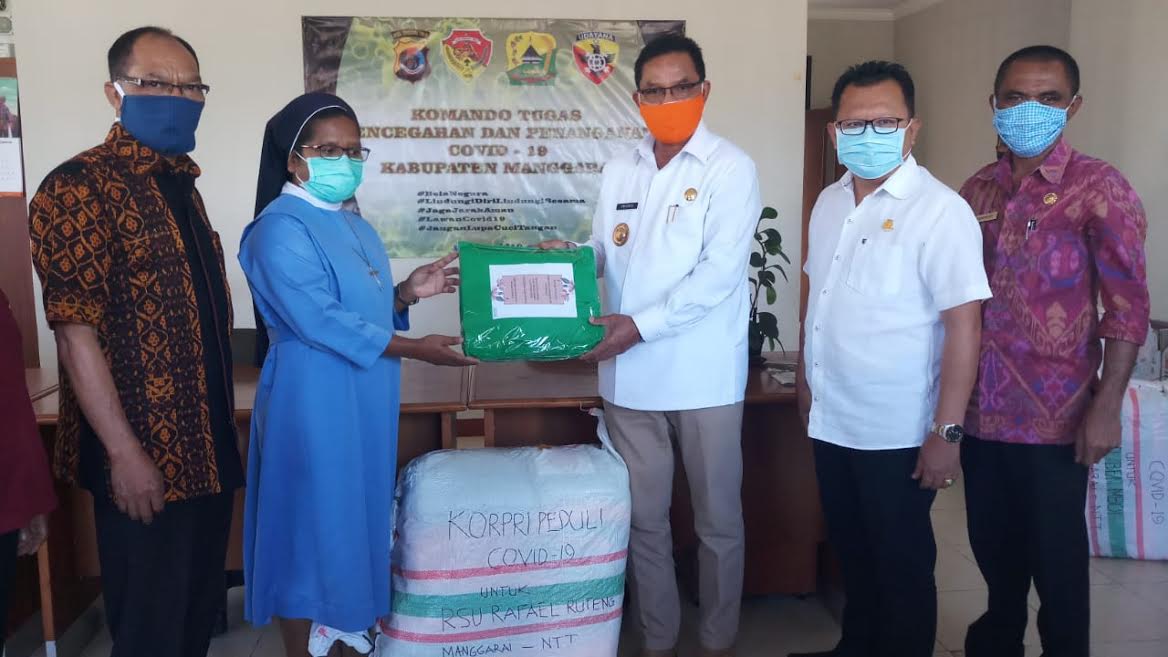 bupati-manggarai-deno-kamelus-didamping-wabup-manggarai.jpg