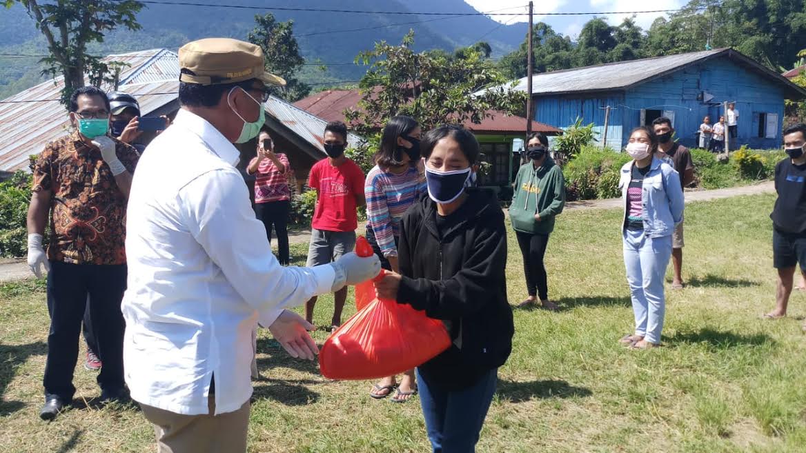 726 Pelaku Perjalanan di Langke Rembong, Manggarai Dapat Bantuan Sembako