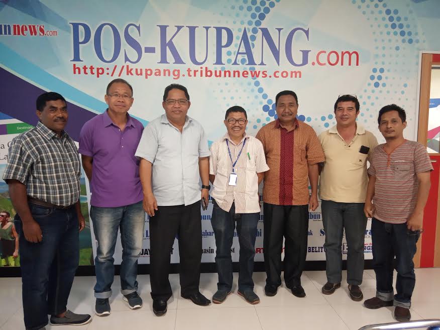 Agas Andreas Bincang Soal Sampah di Kantor Redaksi Pos Kupang