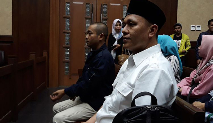 bupati-nonaktif-lampung-tengah-mustafa-di-pengadilan-tipikor-jakarta_20180723_222013.jpg