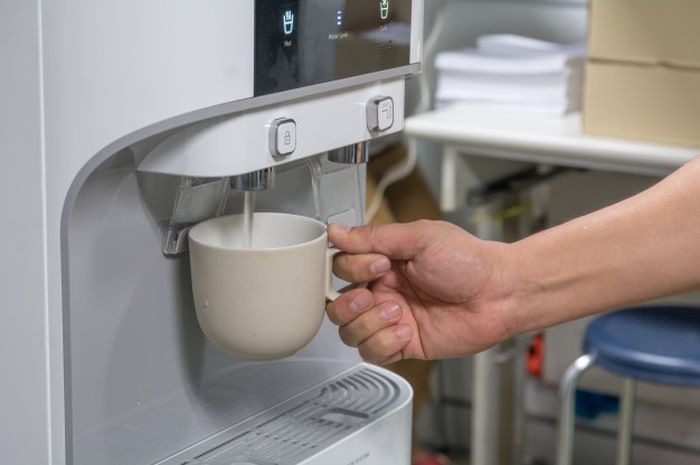 Ketahui Cara Membersihkan Dispenser agar Air Minum Tetap Bersih dan Sehat!