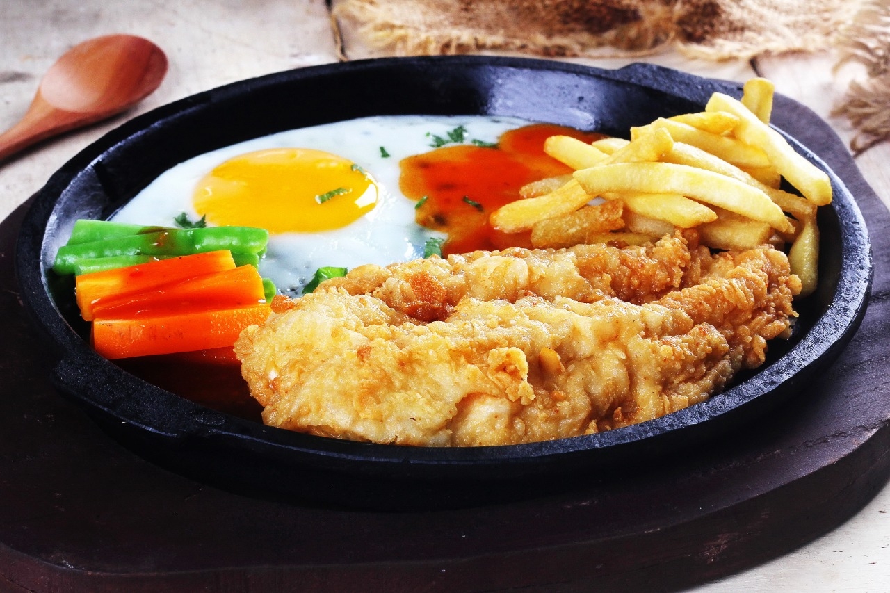 Empuknya Steik Ayam Cita Rasa Barbeque di Waroenk Kupang