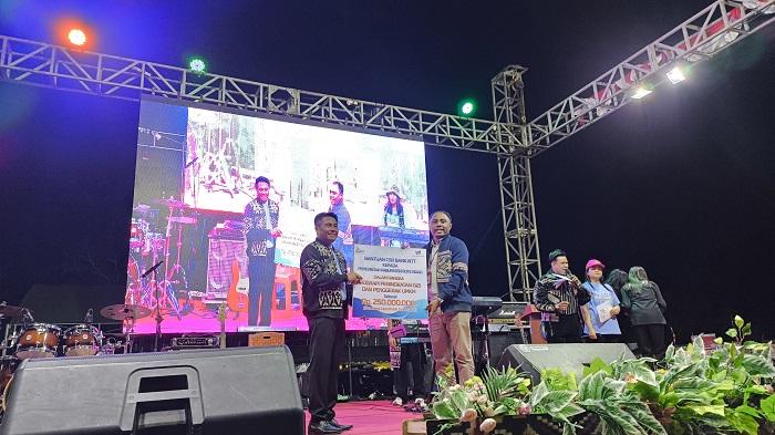 Bank NTT Serahkan Bantuan CSR Rp 250 Juta ke Pemkab Rote Ndao untuk Gizi Keluarga dan UMKM 