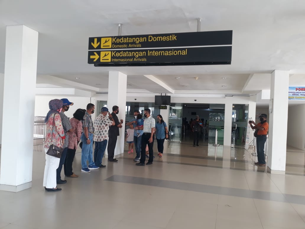 dandim-1604-kupang-letkol-inf-jimmy-rihi-tugu-saat-tiba.jpg