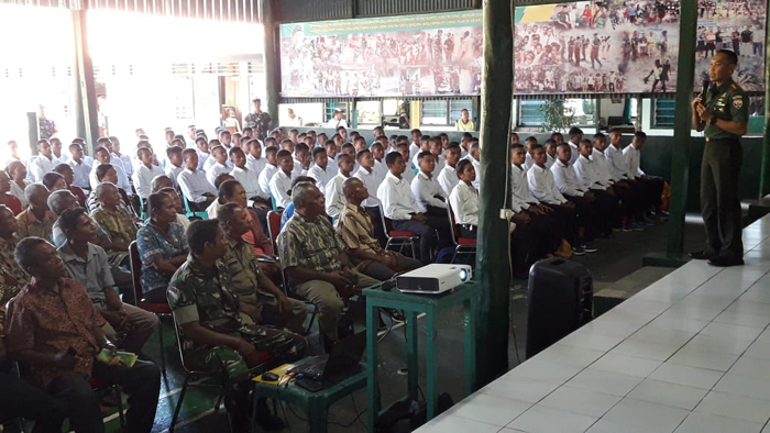 Dandim 1618 TTU Beri Pengarahan Kepada Calon Prajurit TNI dan Orangtuanya