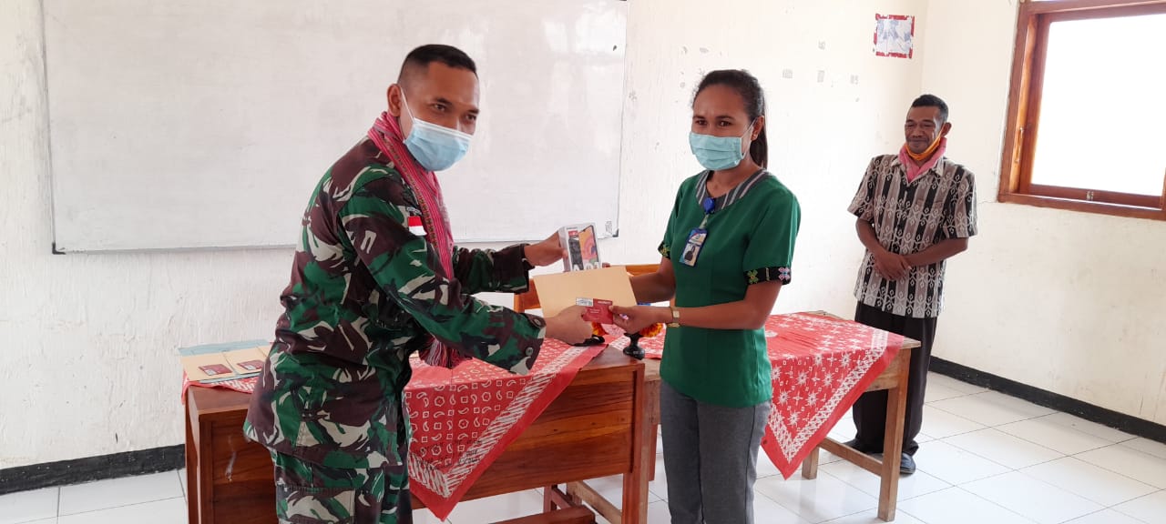 Yayasan Tunas Bakti Nusantara Salurkan Bantuan Handphone Kepada Siswa SMP Sekon