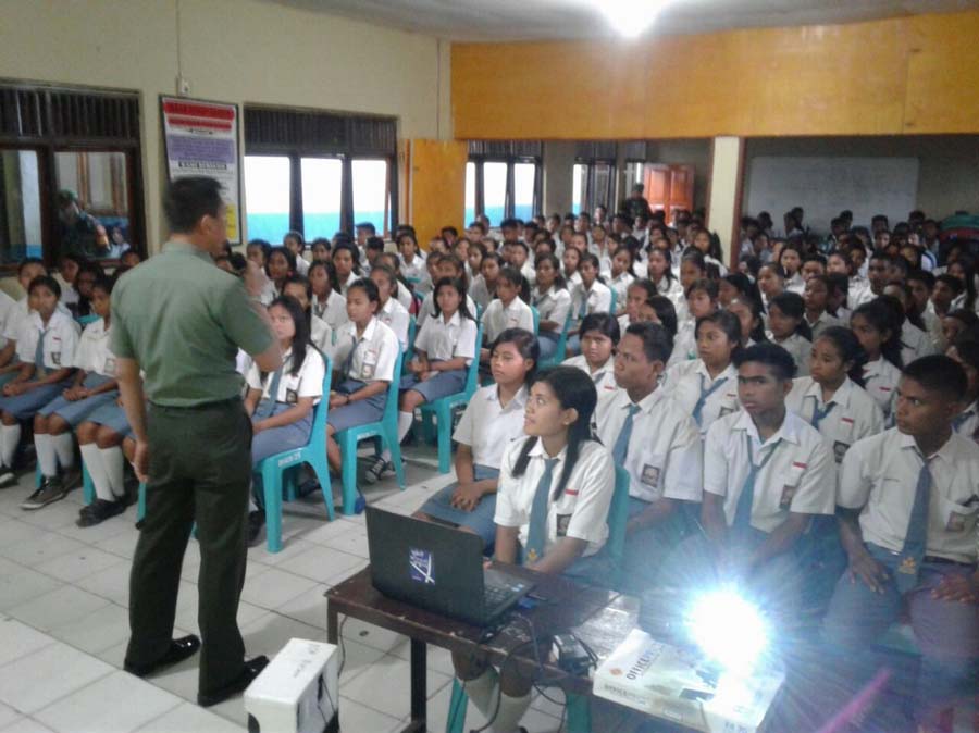 Damdim Sumba Timur Beri Materi Soal Wawasan Kebangsaan di SMA PGRI Waingapu