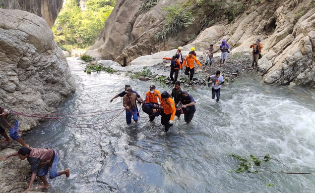 Guru SMP di TTS Tewas Terpeleset Saat Selfi