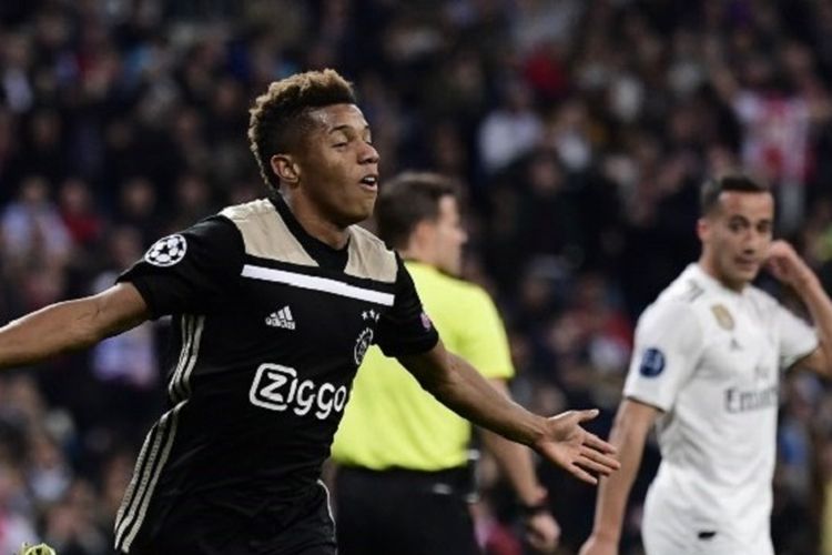 david-neres-merayakan-golnya-pada-pertandingan-real-madrid.jpg