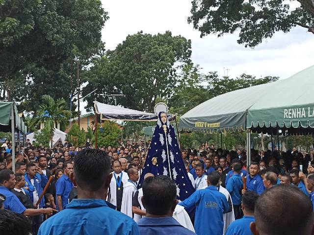 Prosesi Laut Semana Santa, Uskup Larantuka Kagum Lihat Semangat Anak Muda Dayung Sampan