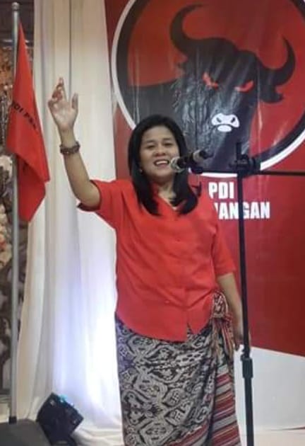 Petani Naibonat Dapat Bantuan Traktor dari F-PDIP DPR RI