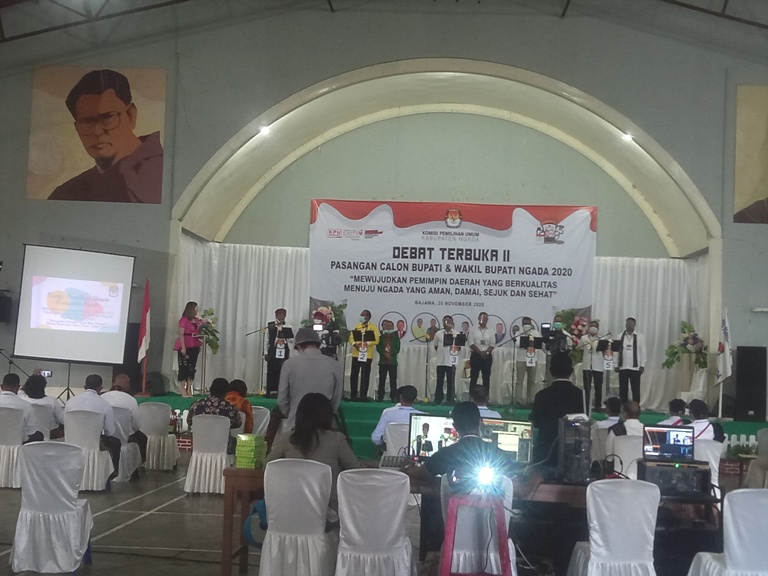 debat-tahap-ii-di-aula-jhon-tom-bajawa-kabu.jpg