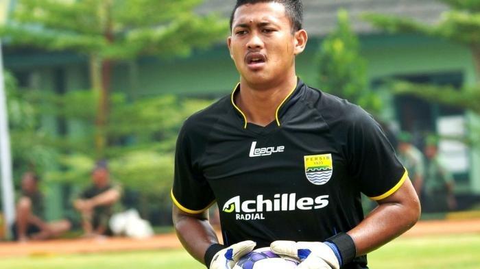 deden-natshir-fadhil-kiper-persib.jpg