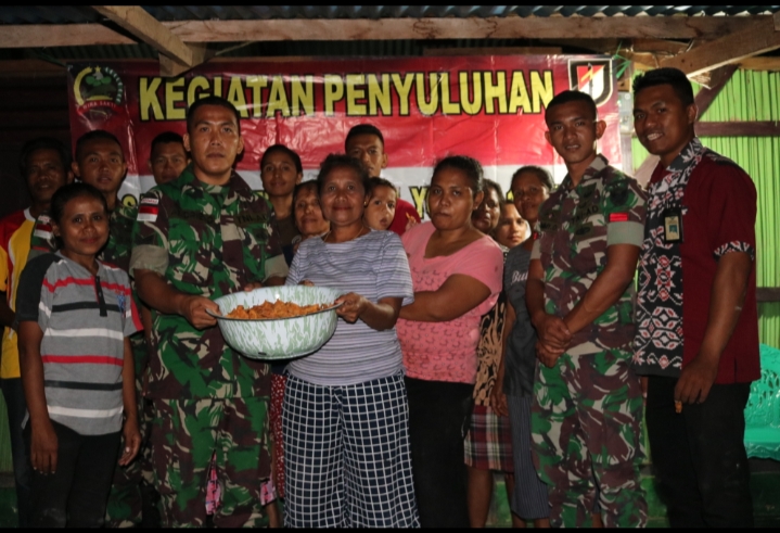 Satgas dan CU Kasih Sejahtera Latih Warga Buat Keripik Tomat