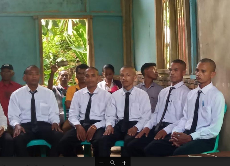 Perangkat Desa Pria di Ndai Mbere, Sikka Wajib Botak saat Pelantikan