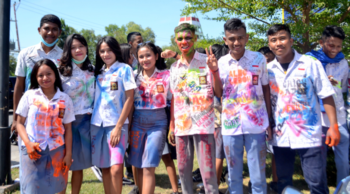 Di Kupang NTT, Coret Baju Masih Warnai Pengumuman Kelulusan SMA