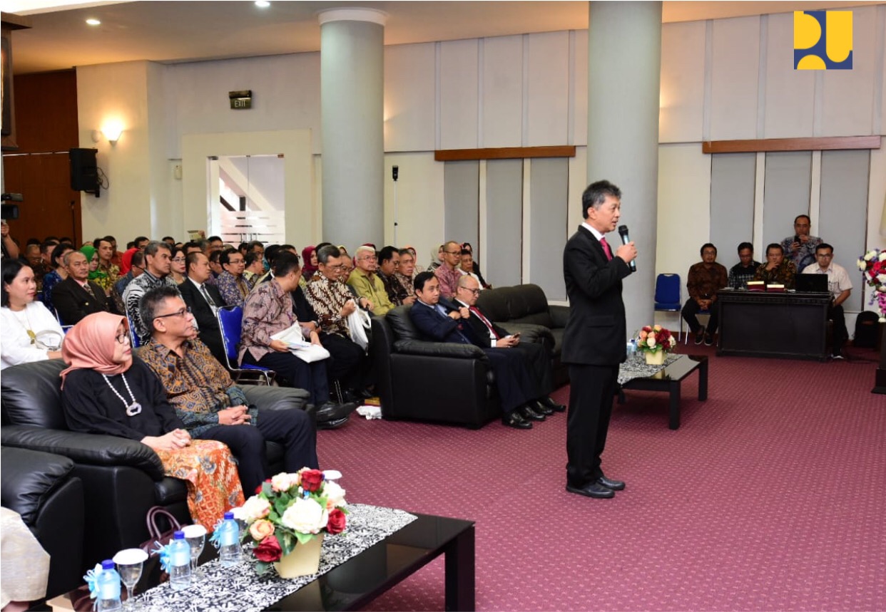 Menteri Basuki Menjadi Penguji Sidang Doktor Hari Suprayogi Dirjen SDA Kementerian PUPR