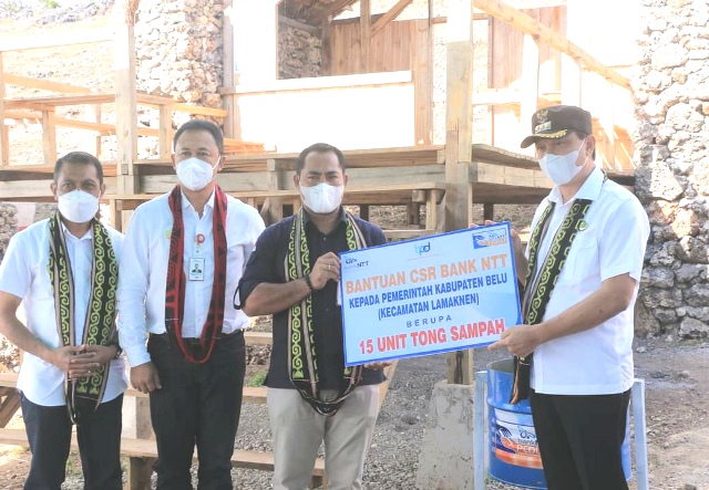 Bank NTT Bantu 15 Tong Sampah kepada Pemkab Belu
