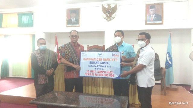 Dukung Pembangunan di TTU, Bank NTT Serahkan Bantuan CSR kepada Pemda