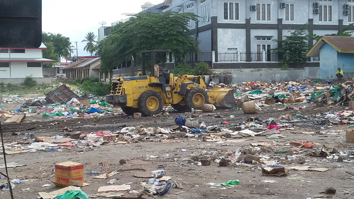 Ditinggal Pedagang, Sampah Menggunung di Lahan Pasar Rada Mata Sumba Barat Daya