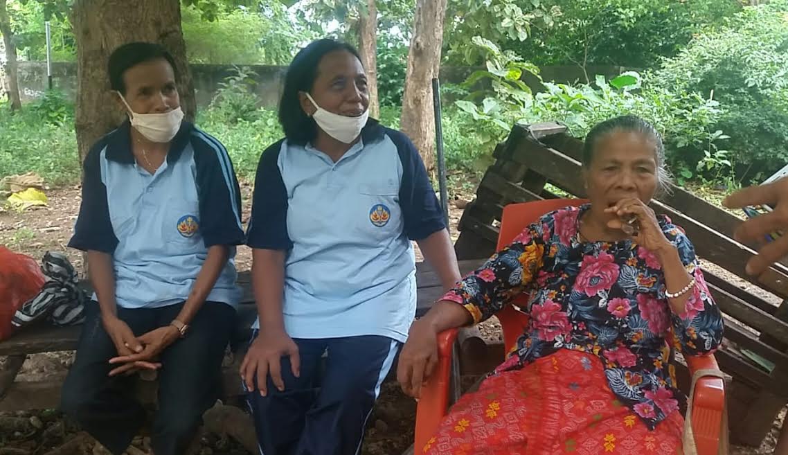 Ditengah Pandemi Covid19, WKRI Datangi Rumah para Lansia di Kamanasa