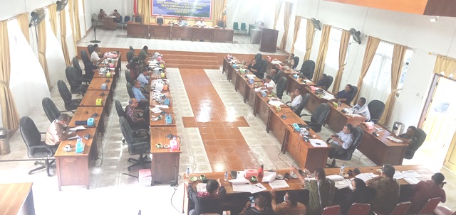 Kesal Insentif Nakes Tak Dibayar, Anggota DPRD Flotim Menangis di Ruang Sidang, Begini Suasannya