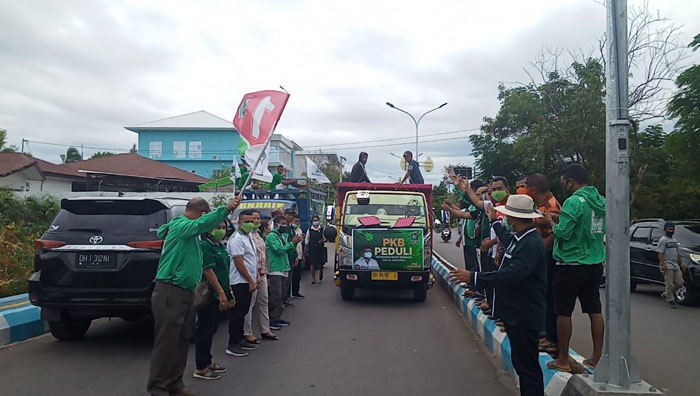 dpw-pkb-ntt-salurkan-10000-paket-sembako-untuk-masyarakat.jpg