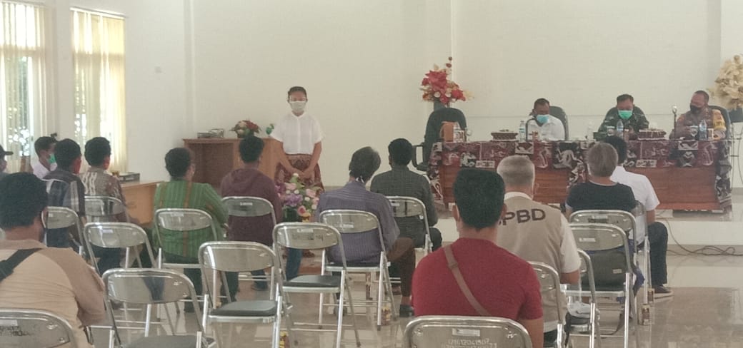 Keluarga Pasien Covid-19 yang Meninggal Datangi Kantor Bupati Sumba Timur Minta Jenazah Digali