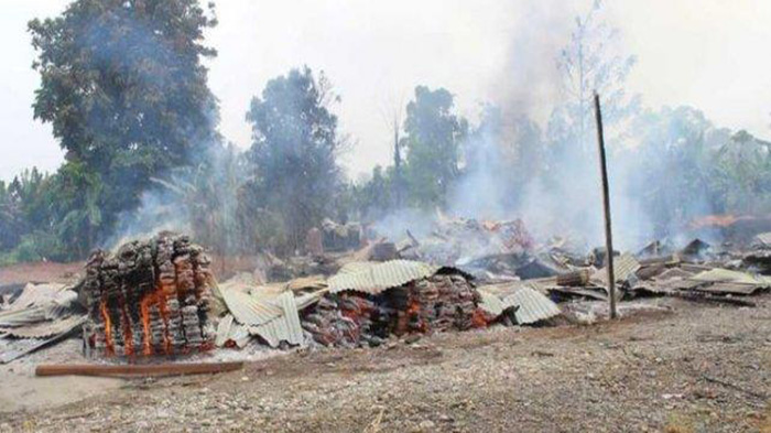 MENEGANGKAN! Sambil Melepas Tembakan, KKB Papua Rampok Uang Warga Lalu Bakar Tiga Rumah di Yahukimo